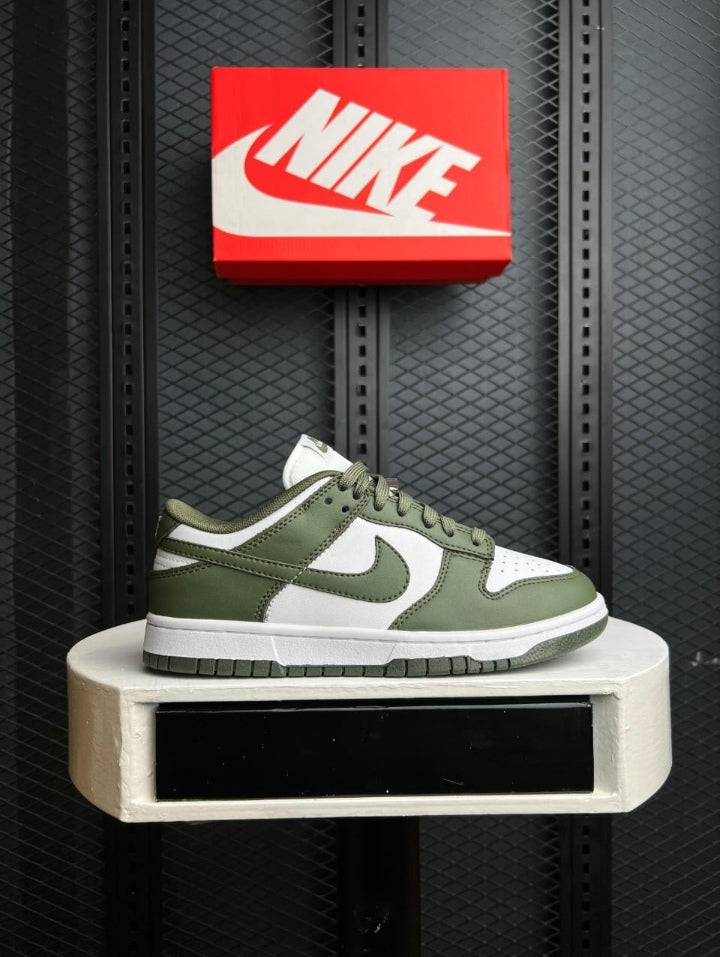 Nike low dunks
